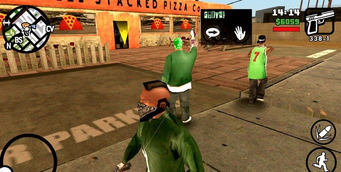 3 personagens armados na rua de frente para uma pizzaria, todos jogadores online.